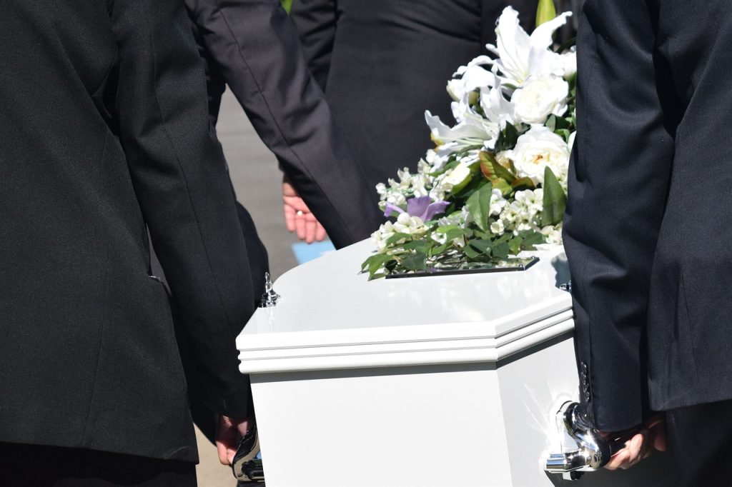 Funerali e sepoltura: come si svolgono