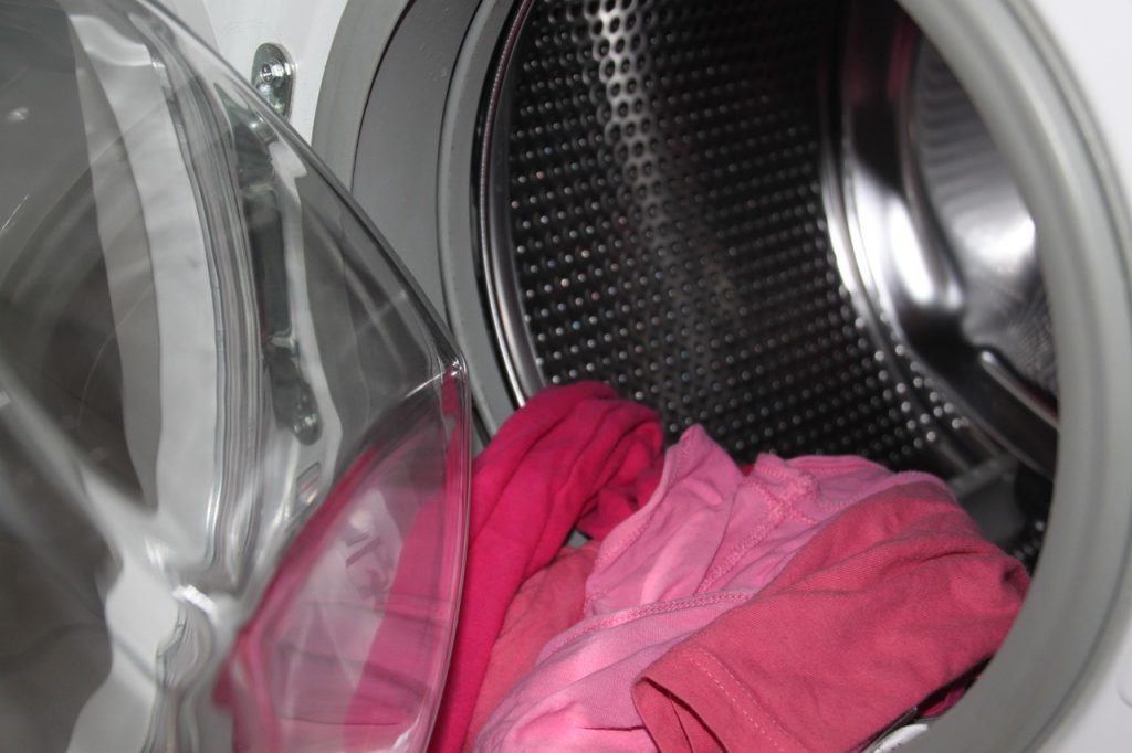 Bucato esce dalla lavatrice ancora sporco: le possibili cause