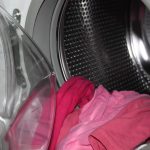 Bucato esce dalla lavatrice ancora sporco: le possibili cause