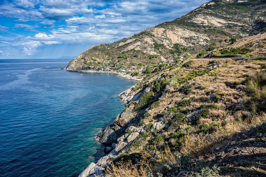 Vuoi trascorrere una vacanza indimenticabile all’Isola d’Elba? Ecco una guida semplice e veloce per organizzare il tuo soggiorno